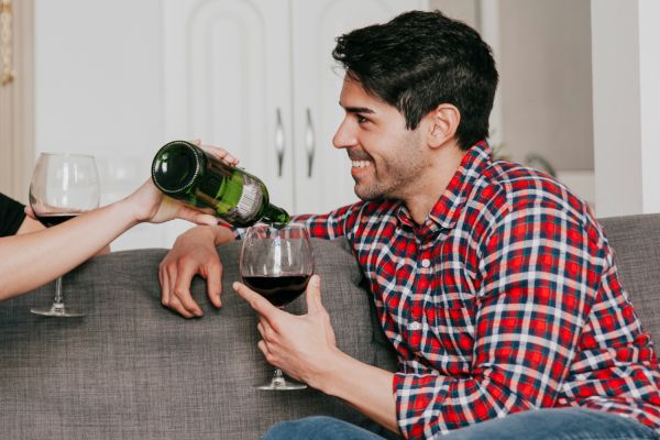 Offrir du vin à quelqu'un dont on ignore les goûts : la méthode des cavistes